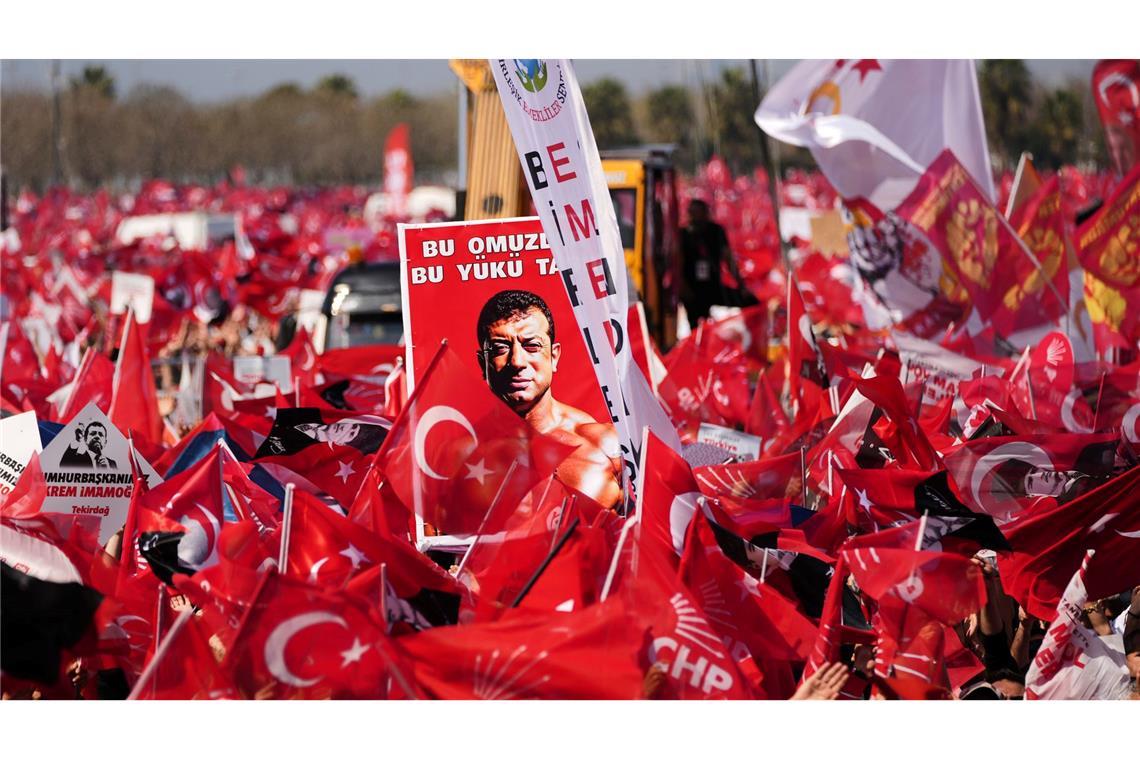 Massenprotest in Istanbul gegen Imamoglus Verhaftung Hunderttausende auf den Straßen: Proteste gegen die türkische Justiz und Regierung.