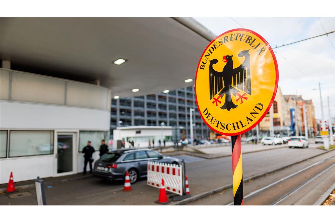 Hunderttausende Menschen pendeln regelmäßig zum Arbeiten in die Schweiz - zahlreiche auch aus Deutschland. (Archivbild)