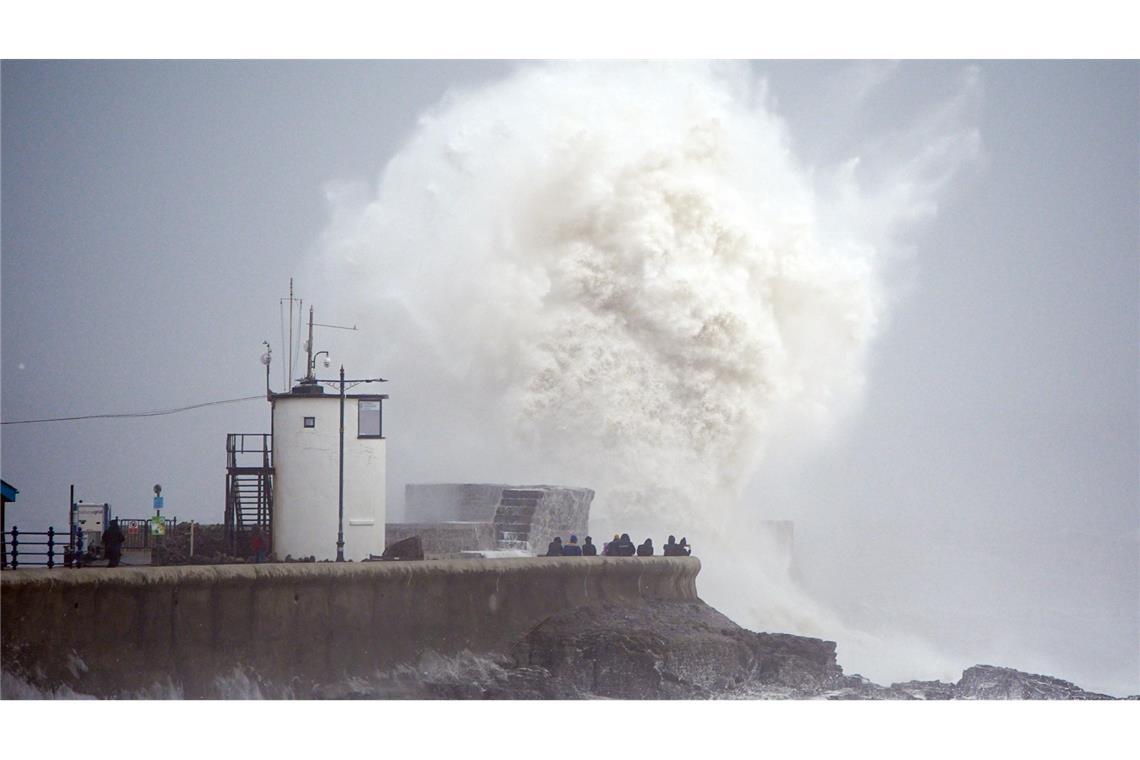 Ein Toter bei Sturm in England - Viele Haushalte ohne Strom Hunderttausende Menschen waren in Irland vorübergehend ohne Strom.