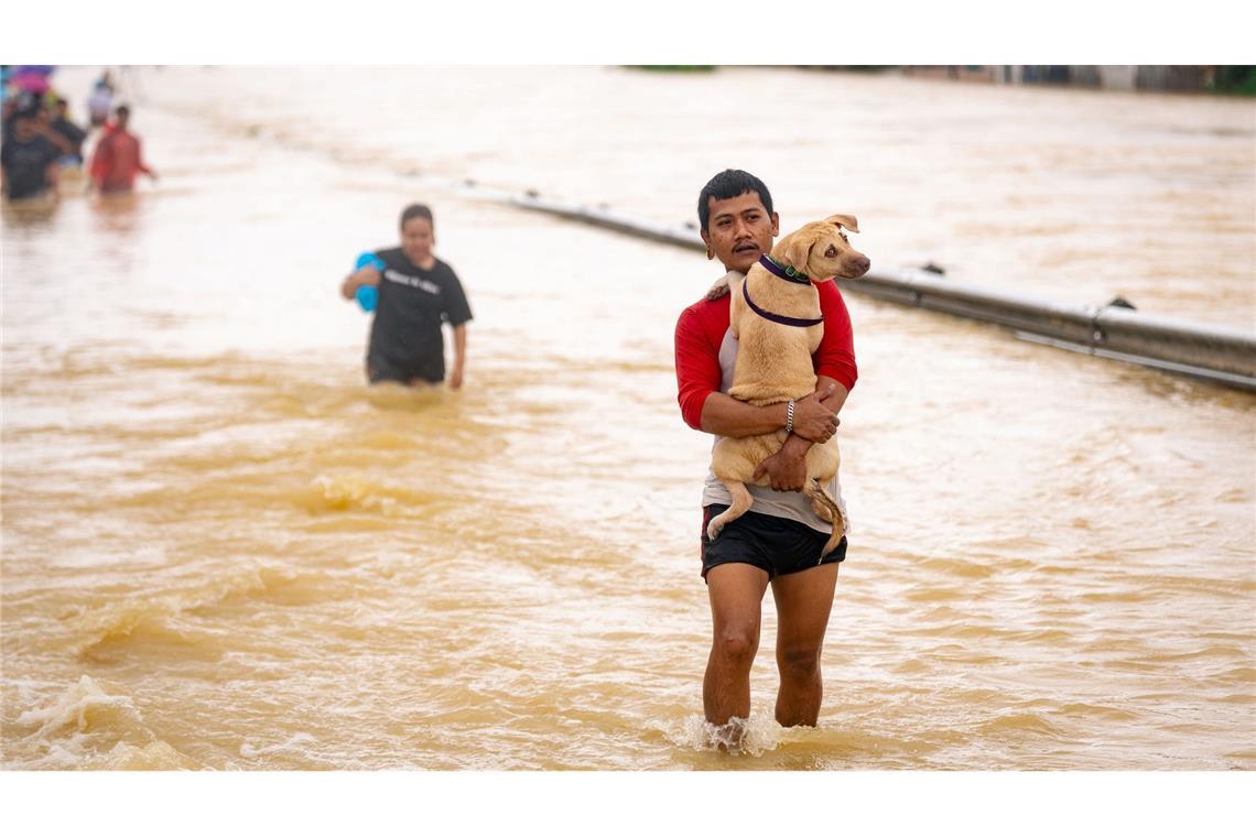 Hunderttausende sind in Südthailand auf der Flucht vor dem Hochwasser.