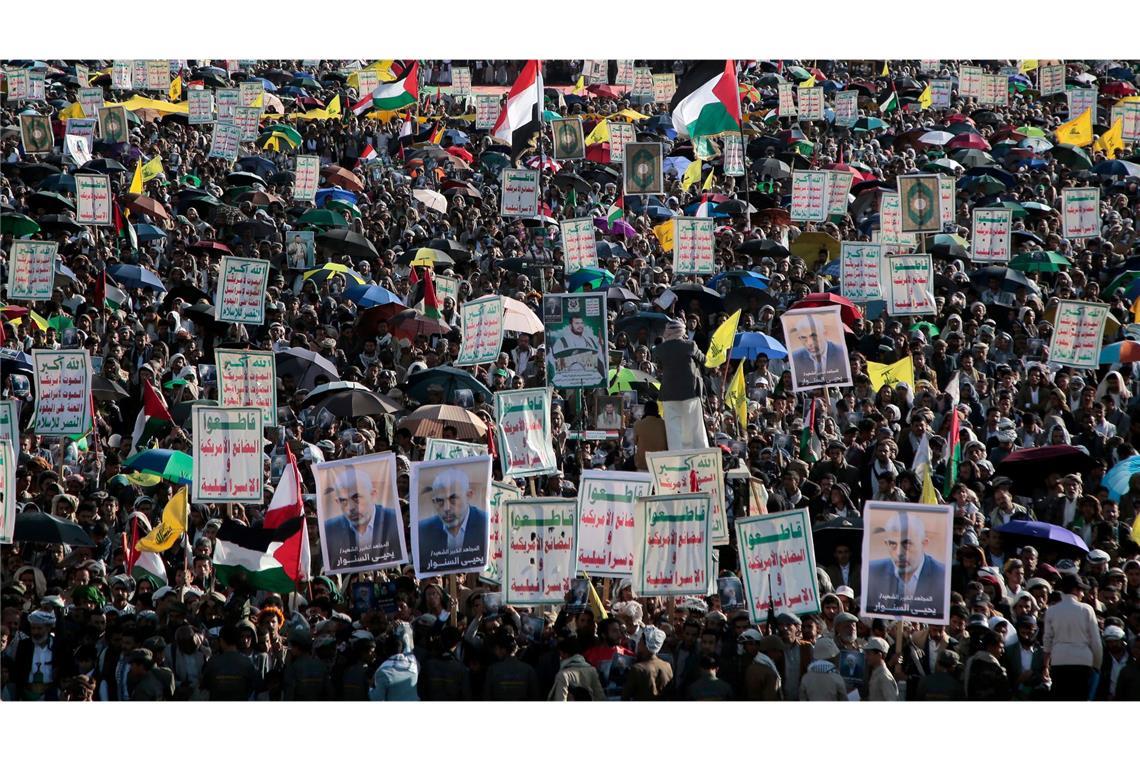 Waffenruhe zwischen Israel und Hisbollah scheint zu halten Huthi-Miliz will Israel weiter angreifen.