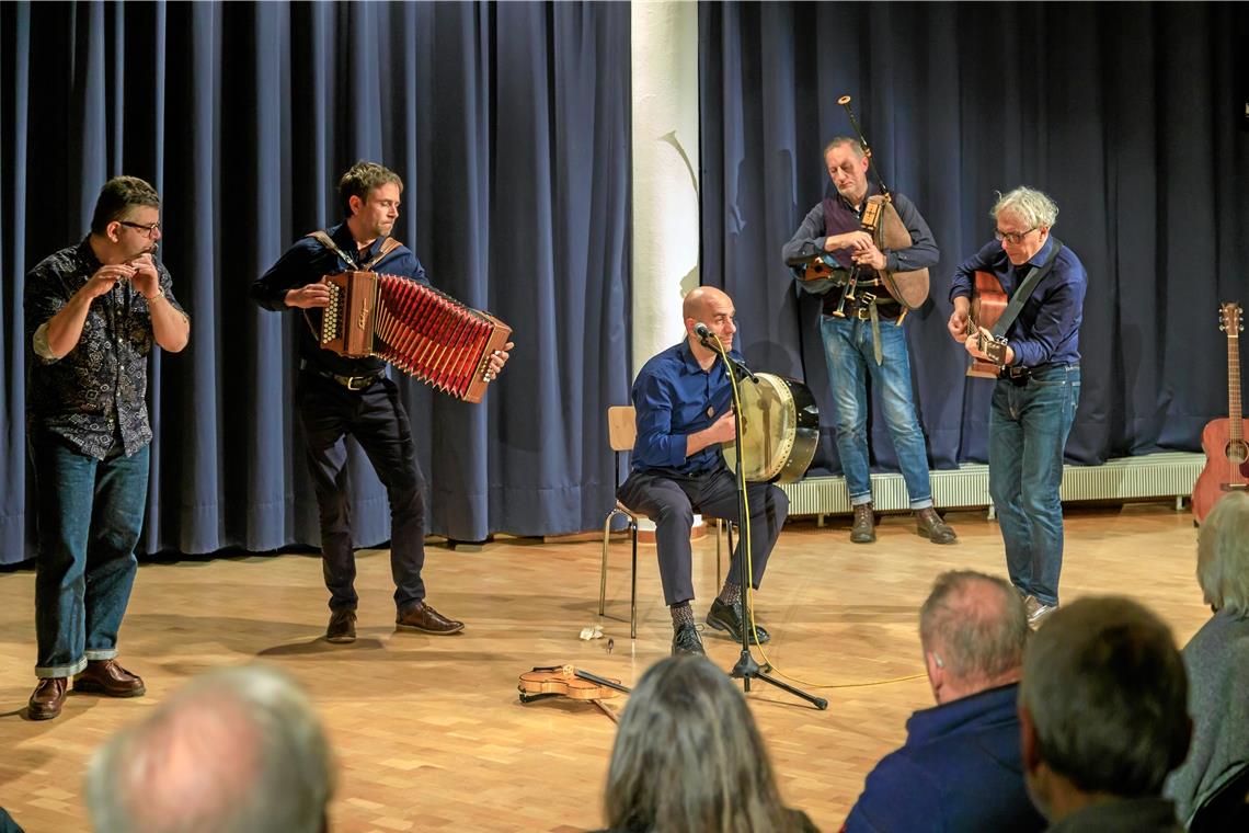 I Liguriani malen mit ihrer Musik bunte Bilder und zelebrieren beeindruckende Stimmungen bei ihrem Konzert im Murrhardter Heinrich-von-Zügel-Saal. Foto: Stefan Bossow