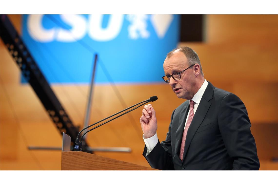 "Ich bin jedenfalls nicht bereit, das Thema Umwelt und Klimaschutz so hoch aufzuhängen, dass damit ein großer Teil unseres industriellen Kerns in der Bundesrepublik Deutschland verloren geht", hatte Kanzler Merz (CDU) in seiner Rede auf dem CSU-Parteitag gesagt.