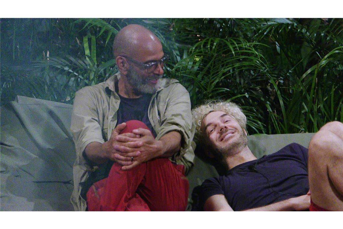 Im Dschungel wird gelästert „Ich bin so böse geworden hier“, gibt Pierre (links) in Folge 9 zu.