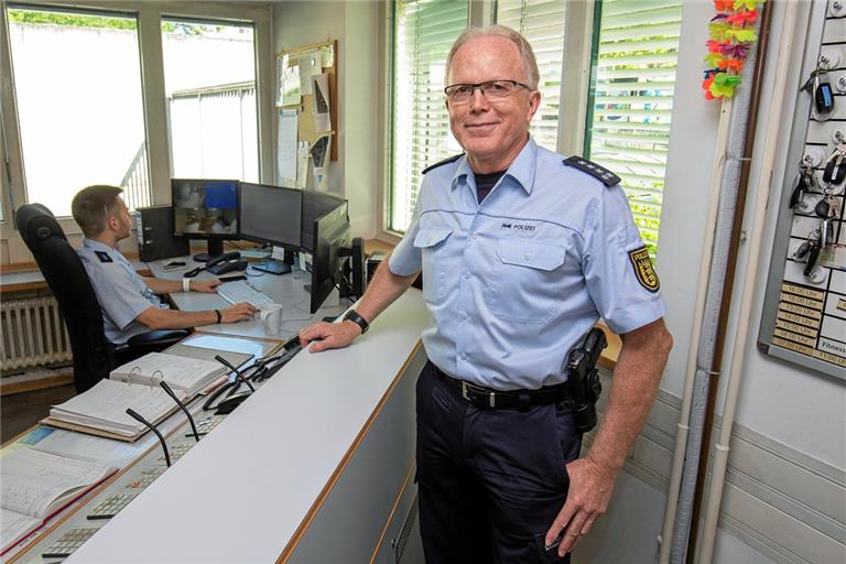 „Ich gehe mit gemischten Gefühlen“, sagt Revierleiter Ulli Eder. Einerseits freut er sich auf den Ruhestand, andererseits fällt es ihm schwer, mitten in der Coronakrise von Bord zu gehen.Foto: A. Becher