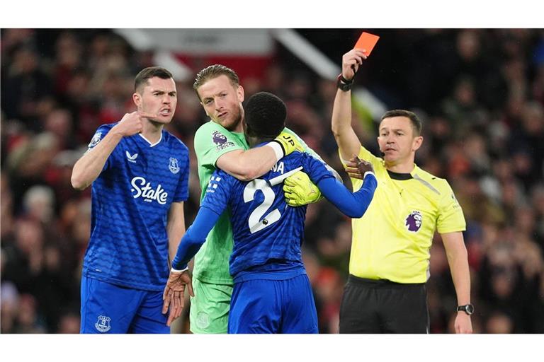 Idrissa Gueye flog mit Rot vom Platz.