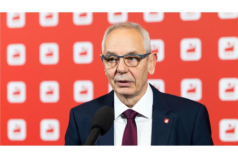IG-BCE-Chef Michael Vassiliadis warnt vor einem Kahlschlag, etwa in der Chemieindustrie (Archivbild)