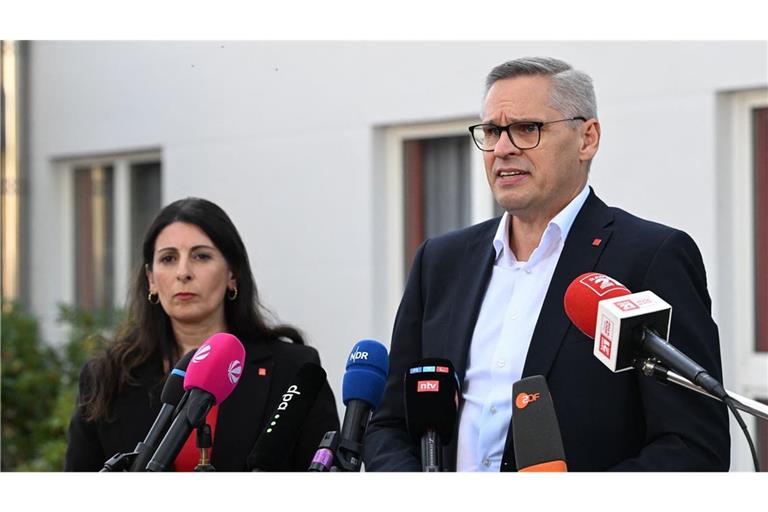 IG-Metall-Bezirksleiter Gröger und VW-Betriebsratschefin Cavallo zeigten sich nach dem Gespräch «enttäuscht und wütend».