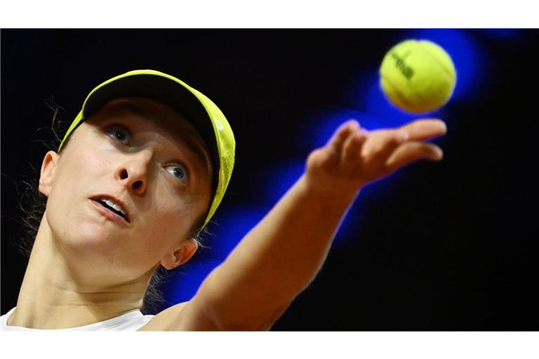 Iga Swiatek schlägt im Frühling in Stuttgart auf.