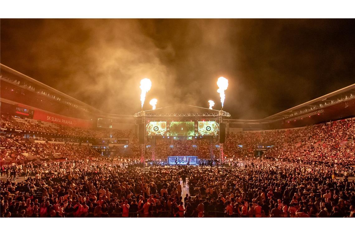 Ihr Kampf war einer von insgesamt zehn am Samstagabend. Rund 27 000 Zuschauer waren laut Veranstalter Oktagon MMA bei dem Event.