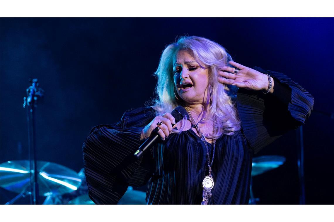 Ihre Fans hoffen, dass Bonnie Tyler bald wieder auf der Bühne steht. (Archivbild)