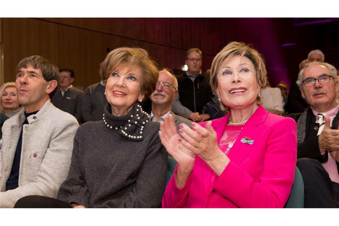 TV-Ärztin Kühnemann kurz nach ihrem 80. Geburtstag gestorben Ihre langjährige Freundin Carolin Reiber (links) bestätigte dem Bayerischen Rundfunk den Tod Kühnemanns. (Archivbild)