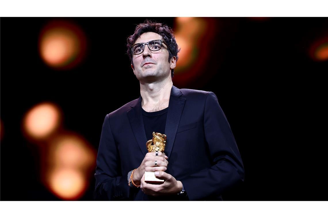 İlker Çatak mit seinem Goldenen Bären.