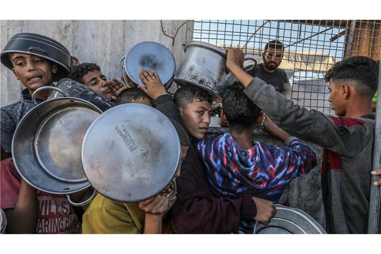 Im abgeriegelten Gazastreifen fehlt es an Lebensmitteln, Wasser und Medikamenten. (Archivbild)