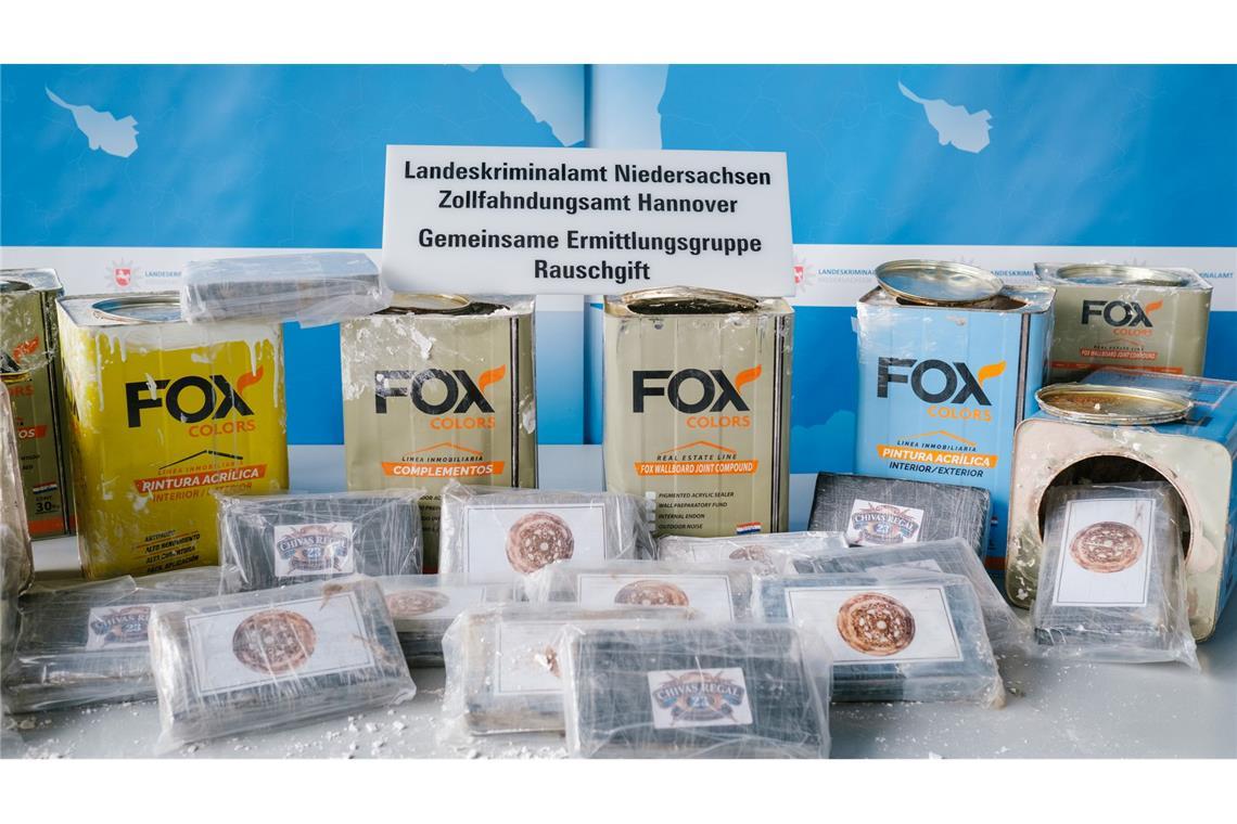 Staatsanwalt vor Gericht - Jurist äußert sich ab Mai Im April 2022 informierte das LKA Niedersachsen über den Rekordfund von 16 Tonnen Kokain. Die Drogen waren in Dosen mit Spachtelmasse versteckt. (Archivbild)