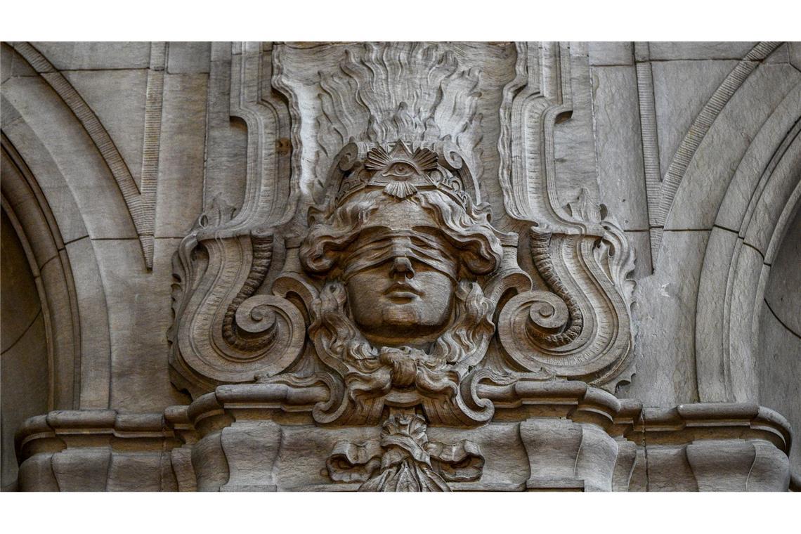 Influencer nach Raketenschuss im April vor Gericht Im April soll vor dem Berliner Landgericht der Prozess gegen einen Influencer wegen eines Raketenabschusses in eine Wohnung beginnen. (Symbolbild)