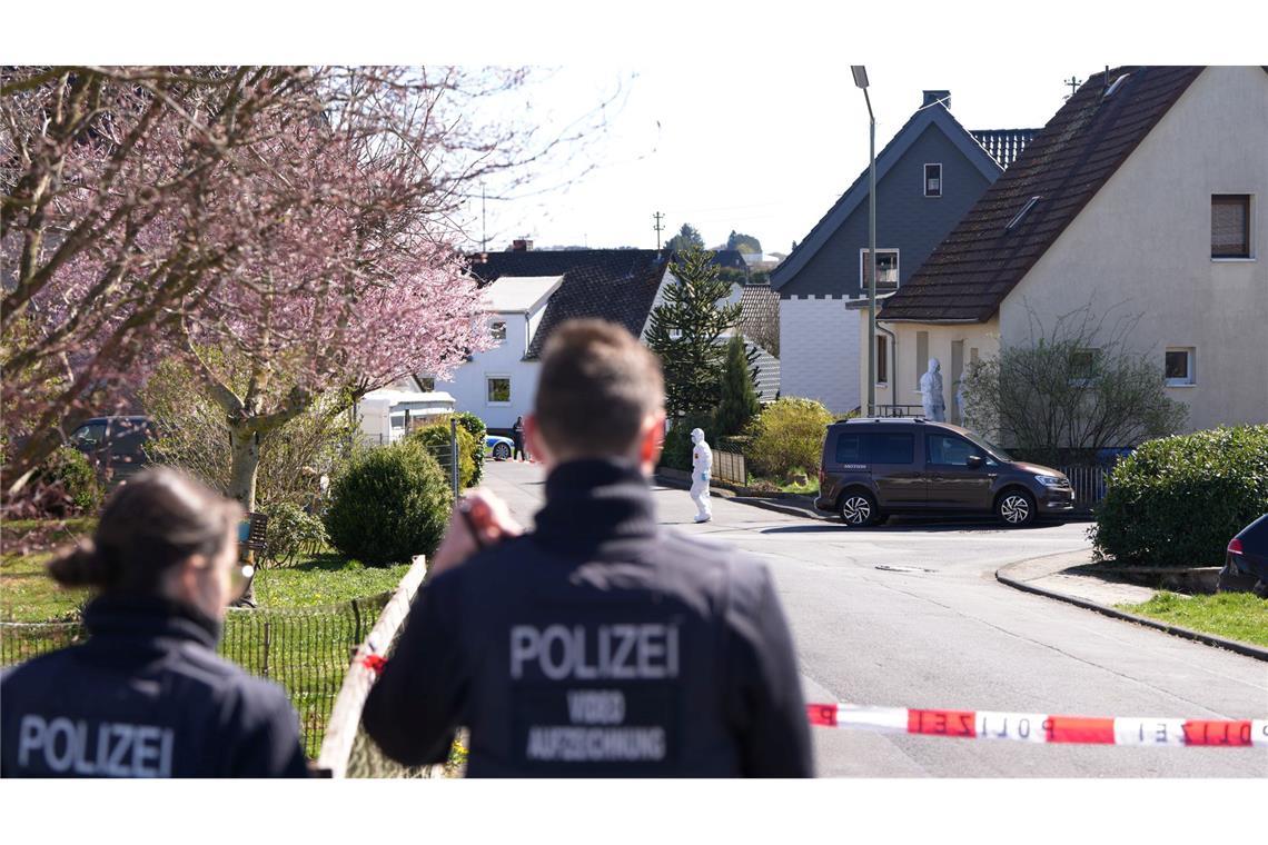 Gesuchter Dreifachmörder im Westerwald ist tot Im April wurde die getötete Familie im Haus entdeckt. (Archivild)