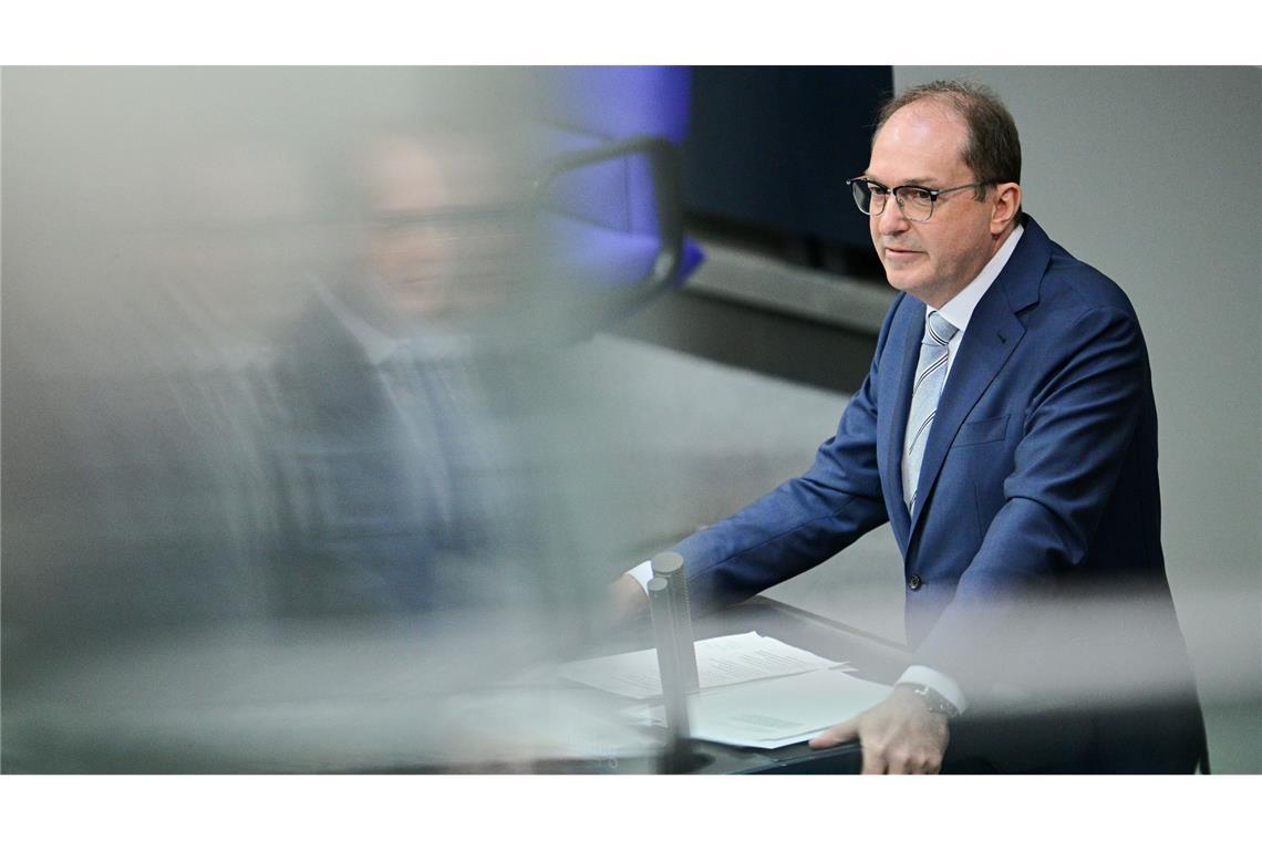 Dobrindt: Politikwechsel hat begonnen - an den Grenzen Im Bundestag erklären die Ministerinnen und Minister des Kabinetts von Kanzler Friedrich Merz (CSU) diese Woche ihre Pläne für die kommenden vier Jahre.
