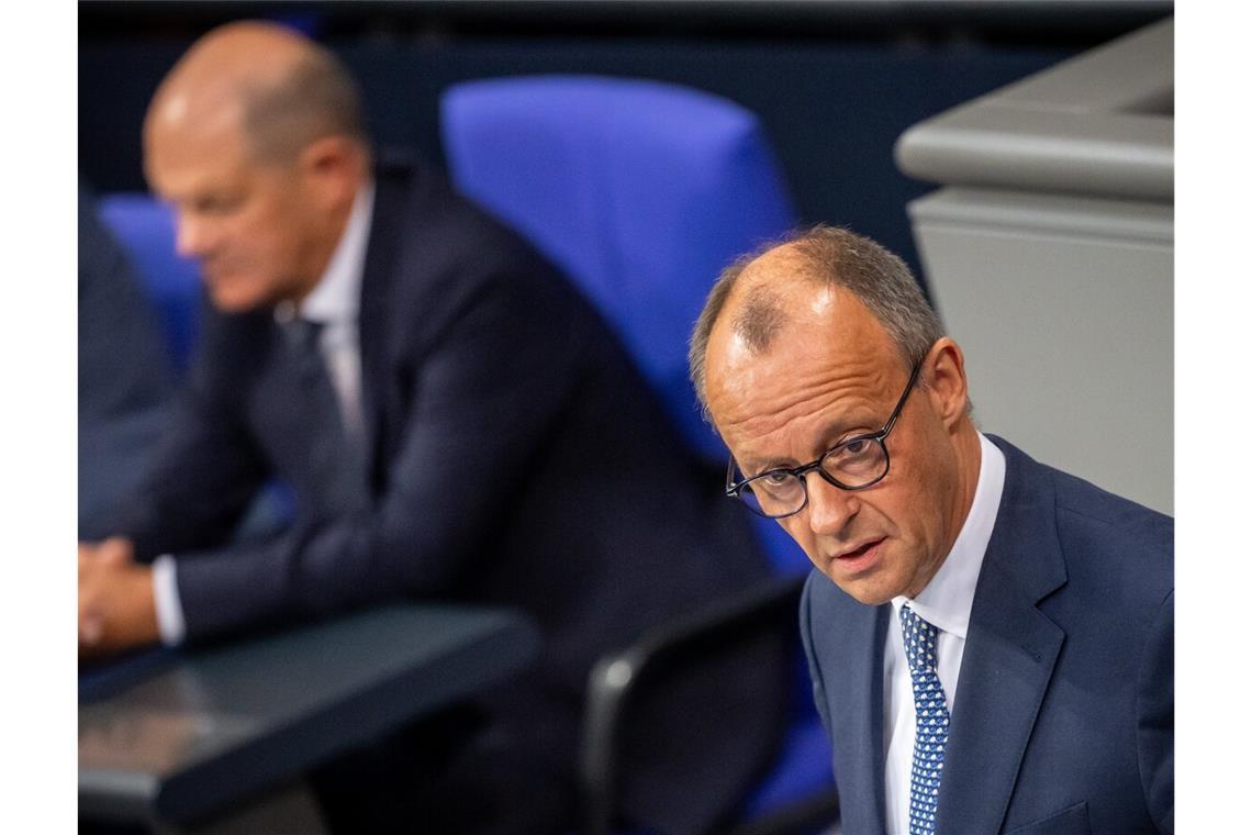 Was Olaf Scholz und Friedrich Merz gemeinsam falsch machen Im Bundestag: Kanzler Olaf Scholz (SPD)und sein Herausforderer Friedrich Merz (CDU). Im Bundestag: Kanzler Olaf Scholz (SPD)und sein Herausforderer Friedrich Merz (CDU).