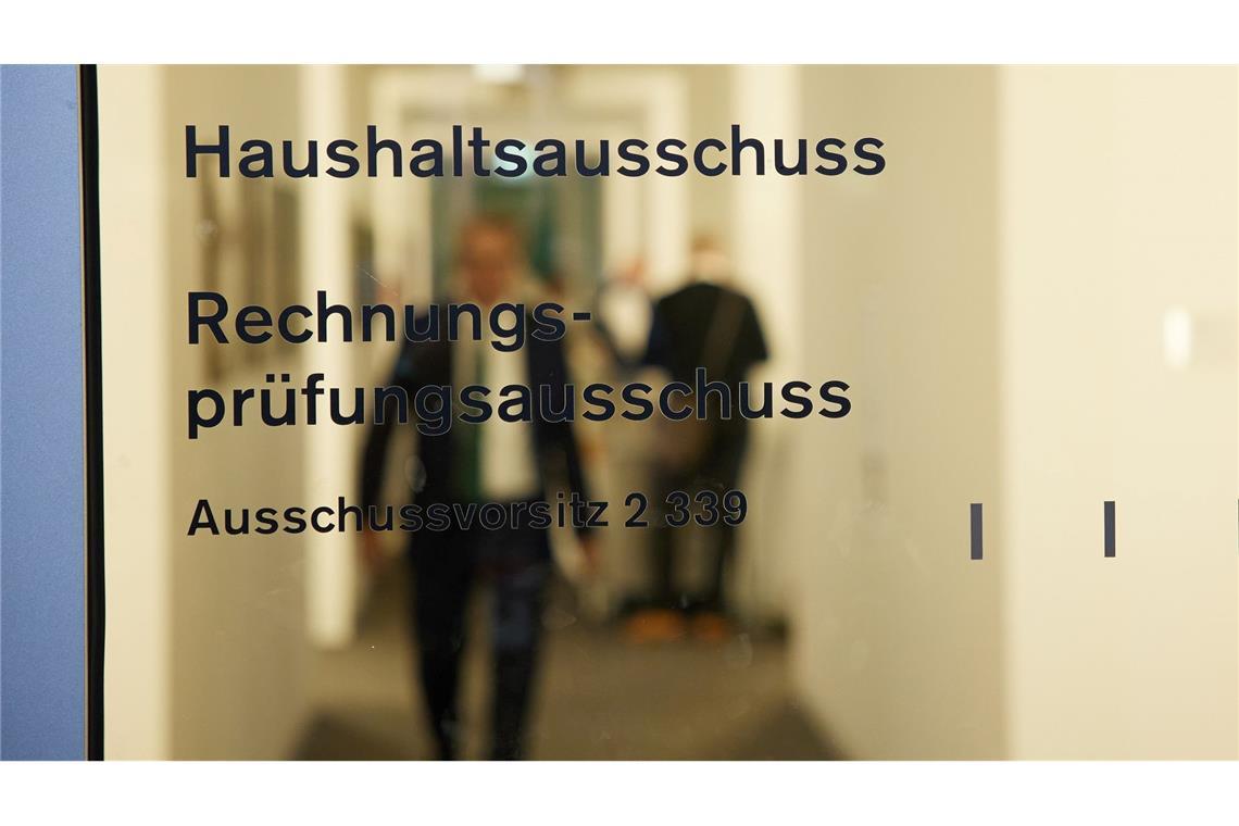 Im Bundestag legen die Fraktionen letzte Hand an den Etat für 2026. (Archivbild)