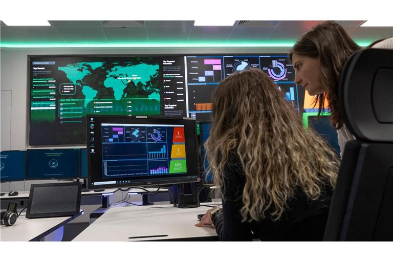 Im Cybersicherheitszentrum können mögliche Angriffe entdeckt werde.