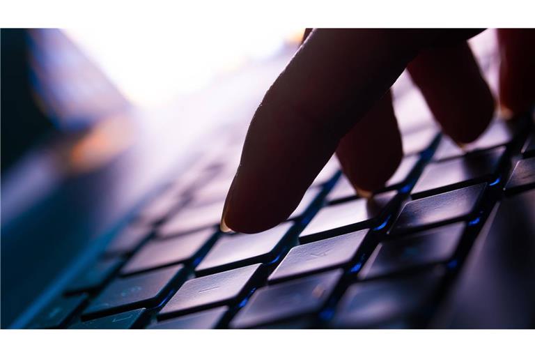 Im  Darknet rief der Angeklagte zu Anschlägen auf (Symbolbild).