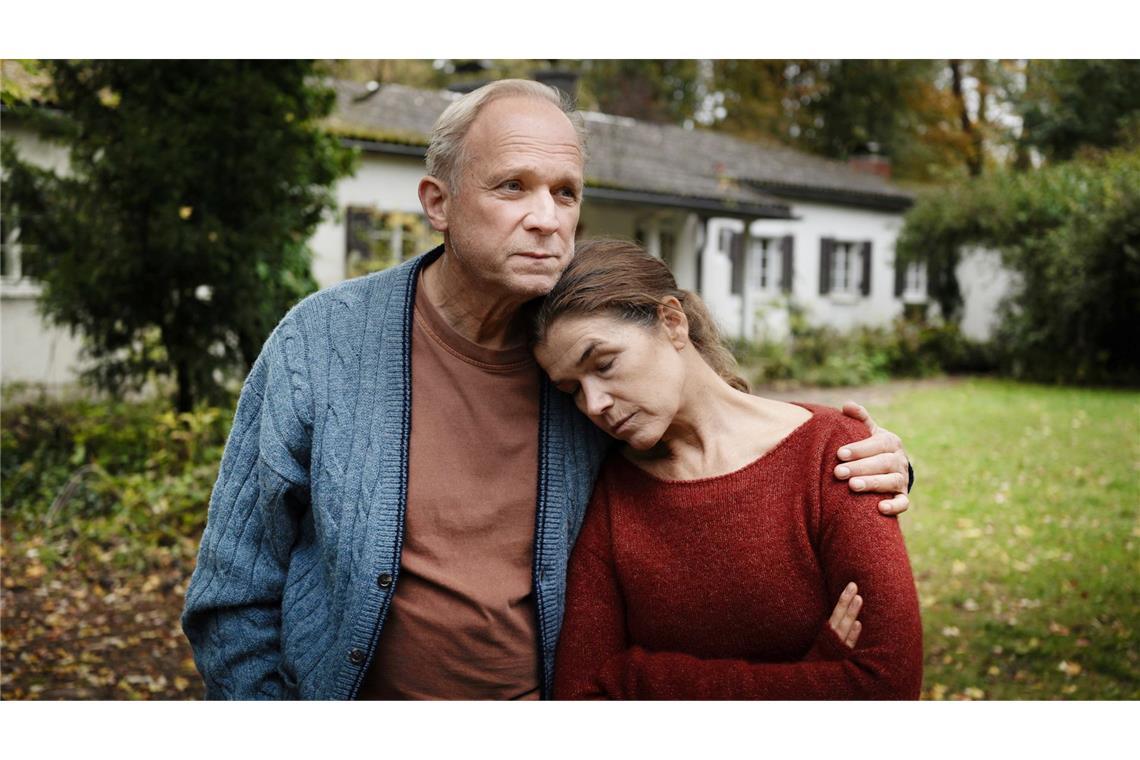 Im Ehe-Unglück harmonisch vereint: Hans (Ulrich Tukur) und Rita (Anke Engelke) in „Dann passiert das Leben“