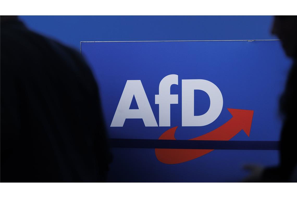 AfD rechtsextrem? Verfassungsschutz gibt Stillhaltezusage ab Im Eilverfahren der AfD gegen ihre Einstufung als gesichert rechtsextremistische Bestrebung hat das Bundesamt für Verfassungsschutz eine sogenannte Stillhaltezusage abgegeben.