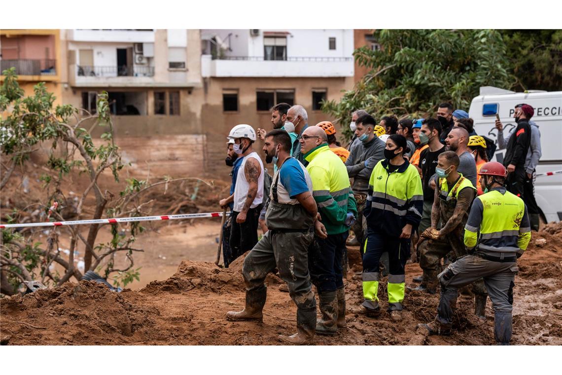 Fieberhafte Vermisstensuche nach Flutdrama in Spanien Im Einsatz sind im Katastrophengebiet unter anderem bereits 7.500 Militärangehörige.
