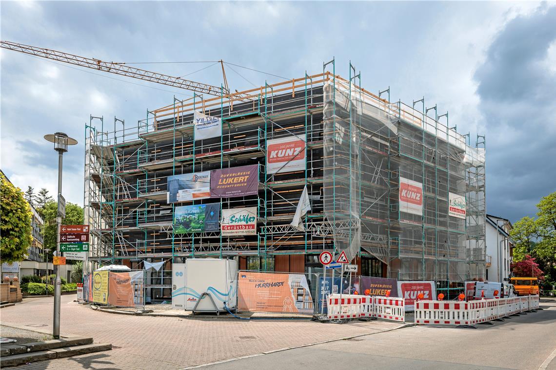 Im Erdgeschoss ist die Volksbank nach Fertigstellung wieder mit ihrer Filiale präsent. Als Partner wird Optiker Krämer aus Backnang mit einziehen. Foto: Stefan Bossow