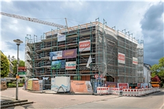 Im Erdgeschoss ist die Volksbank nach Fertigstellung wieder mit ihrer Filiale präsent. Als Partner wird Optiker Krämer aus Backnang mit einziehen. Foto: Stefan Bossow