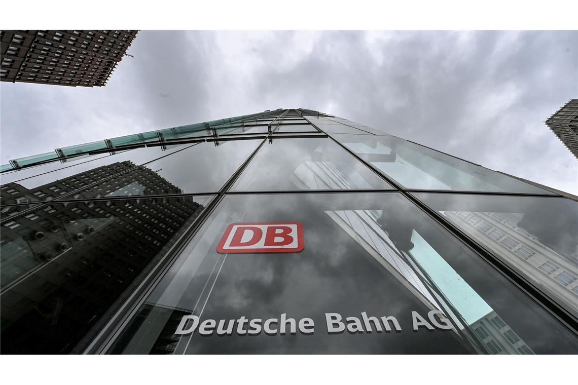 Bahn verringert Verlust – Fahrgäste spüren davon nur wenig Im ersten Halbjahr 2025 hat die Bahn Verluste im dreistelligen Millionenbereich eingefahren. (Archivbild)