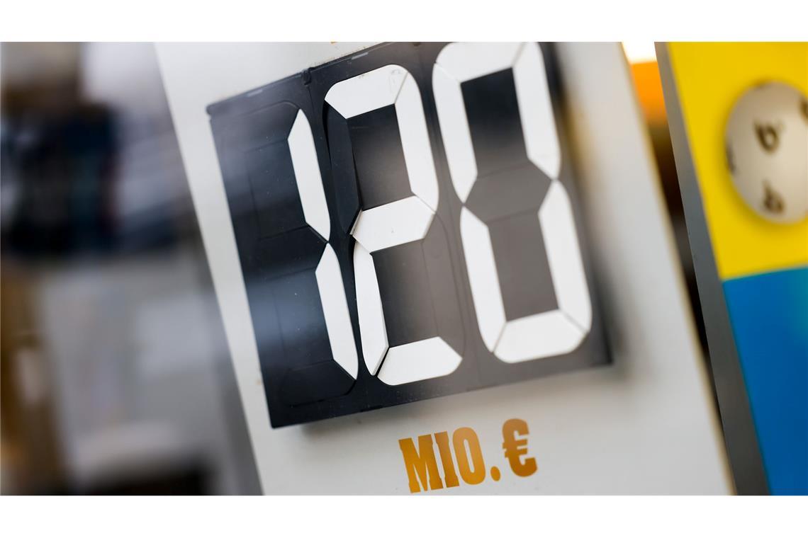 120 Millionen Euro bleiben weiter im Eurojackpot Im Eurojackpot geht es auch weiterhin um 120 Millionen Euro. Der Jackpot wurde am Freitag nicht geknackt.