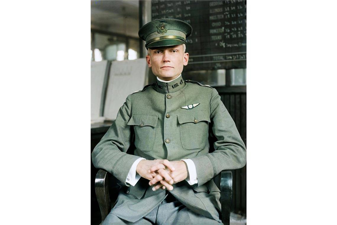Im Frühjahr 1917 wurde er Flieger und organisierte die United States Schools of Military Aeronautics an acht Universitäten, um Kadetten in der Luftfahrt auszubilden.