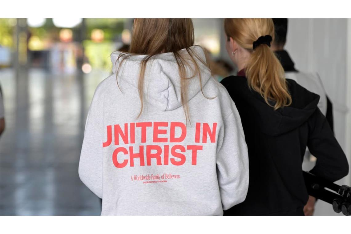 Im Gospel Forum Stuttgart kommen von Mittwoch an wahrscheinlich wieder mehrere Tausend junge Gläubige zusammen. Die Veranstalter des Holy Spirit Night hatten zunächst zwei australische Prediger eingeladen, die für ihre Haltung hochumstritten sind.