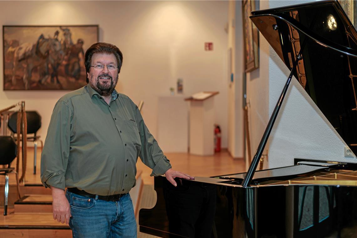 Im Heinrich-von-Zügel-Saal hat Uwe Matti viel Zeit verbracht. Dort finden nicht nur viele Kulturveranstaltungen statt, sondern auch der Musikpreis und der Unterricht der Internationalen Klavierakademie. Foto: Stefan Bossow