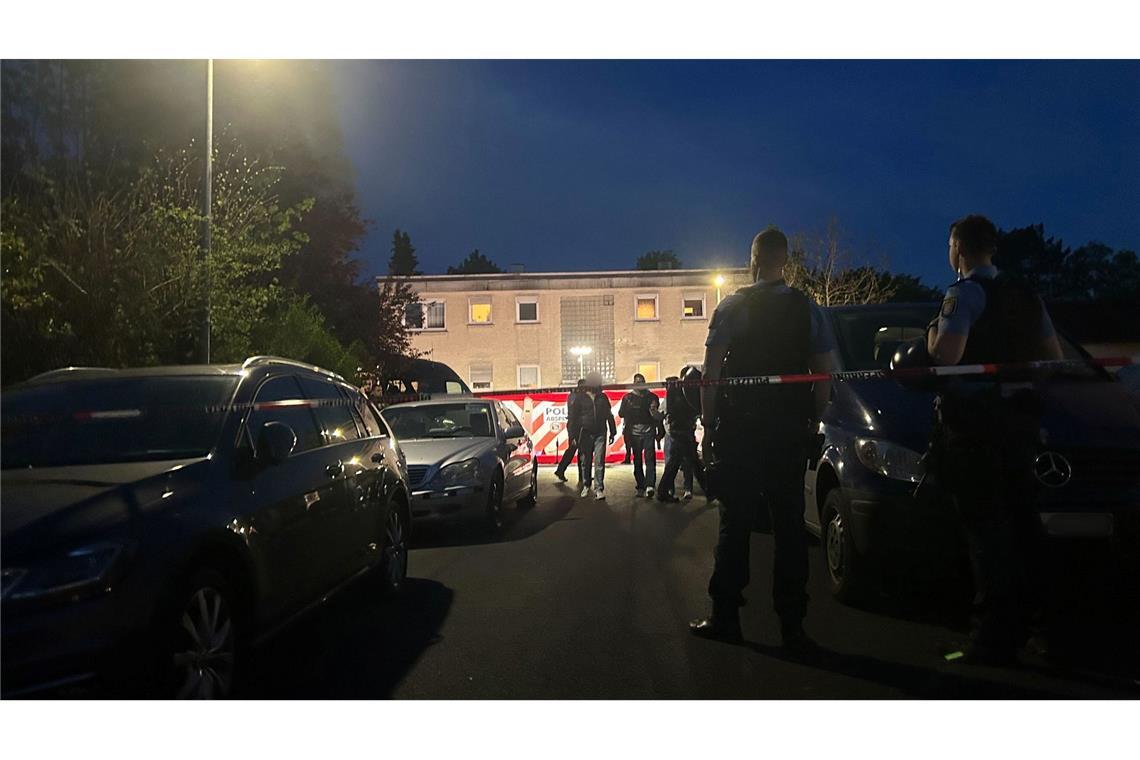 Tödliche Schüsse in Hessen - Was wir wissen und was nicht Im hessischen Bad Nauheim sind zwei Menschen durch Schüsse ums Leben gekommen.