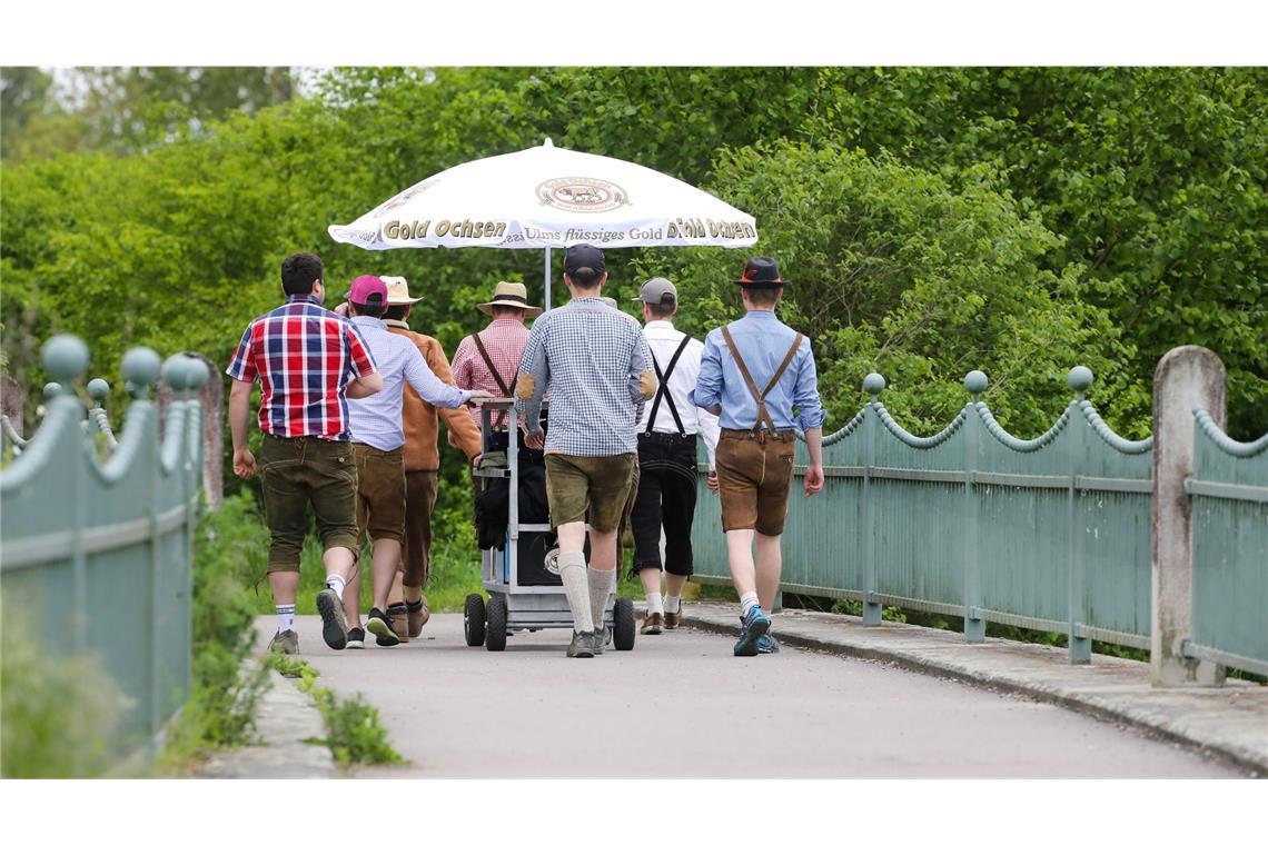 Vatertag: Mehr Alkoholunfälle mit Verletzten als üblich Im Jahr 2024 gab es am Vatertag fast dreimal so viele Alkoholunfälle in Baden-Württemberg wie an einem normalen Tag. (Symbolbild)
