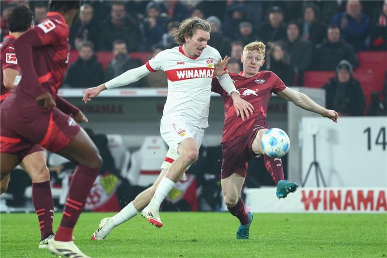 Im Januar gewannen Nick Woltemade und der VfB gegen RB Leipzig (rechts Nicolas Seiwald) in der Bundesliga mit 2:1.