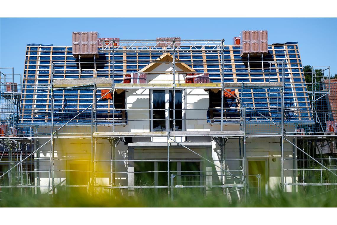 Im Juli lag die Zahl der Genehmigungen für den Neubau und Umbau von Wohnungen um 30 Prozent über dem Niveau des Vorjahresmonats.