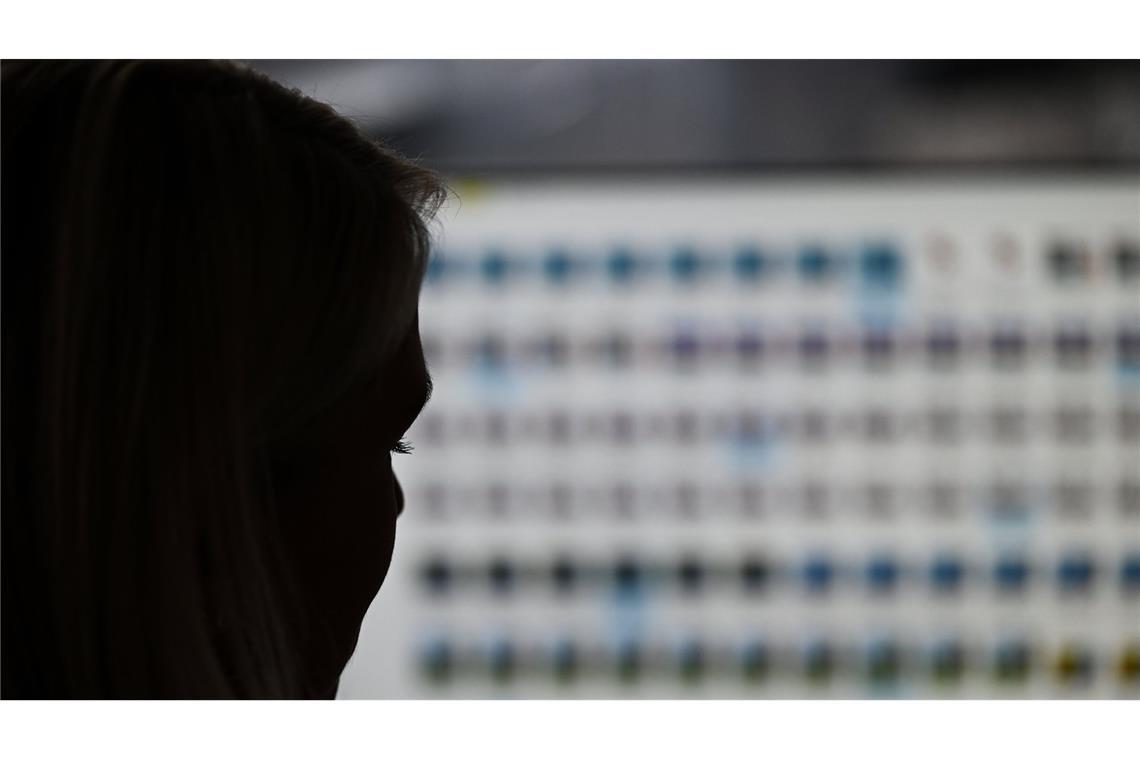 Sexueller Kindesmissbrauch - Durchsuchungen in Hessen Im Kampf gegen Kinderpornografie haben Ermittler in Hessen rund 80 Objekte durchsucht. (Symbolbild)