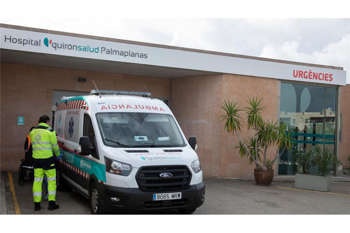 Nach Rad-Unfall auf Mallorca: Ein Selfie der Erleichterung Im Krankenhaus Quironsalud Palmaplanas in Palma wird ein Teil der verletzten Sportler behandelt.