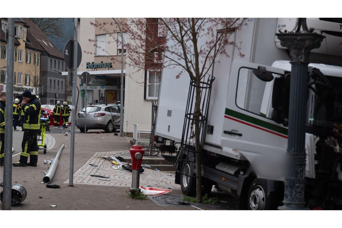 Lastwagen erfasst Mutter und Kind – beide tot