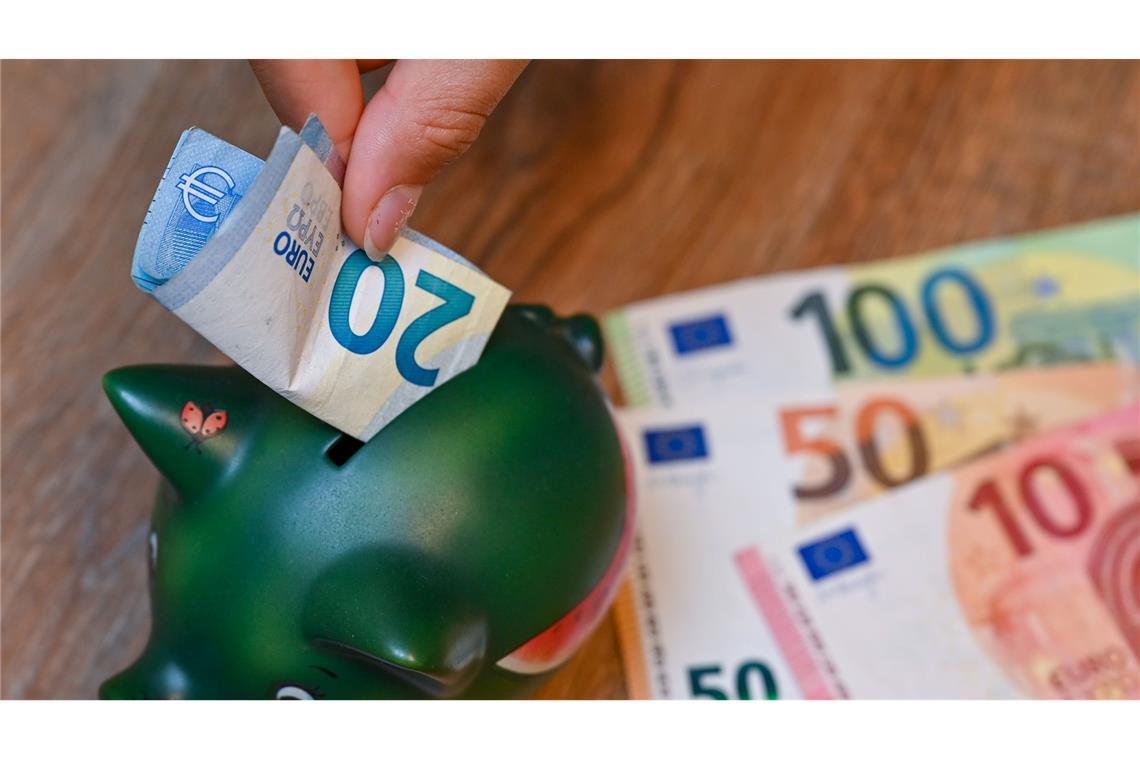 Sparrekord geht an vielen Haushalten vorbei Im "Land der Sparer" verfügen viele Haushalte über keinerlei Ersparnisse. (Symbolbild)