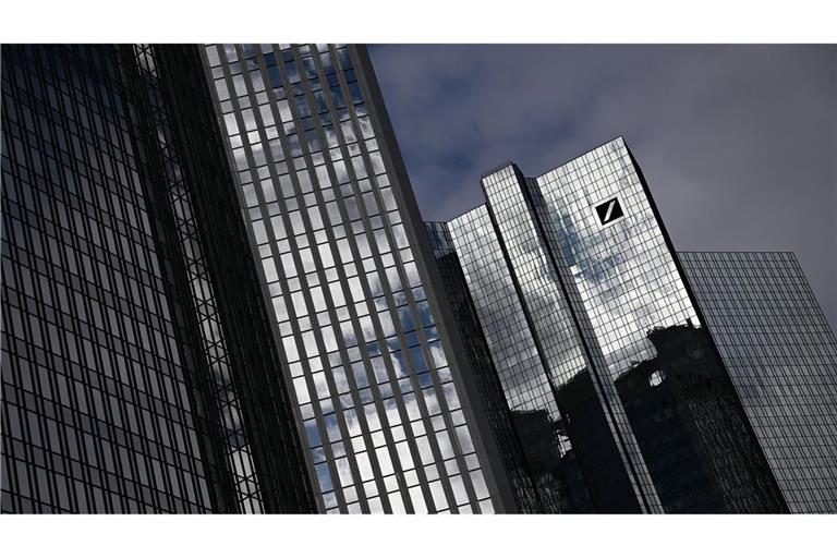 Im laufenden Jahr will die Deutsche Bank etwa 2000 Stellen streichen. (Archivbild)