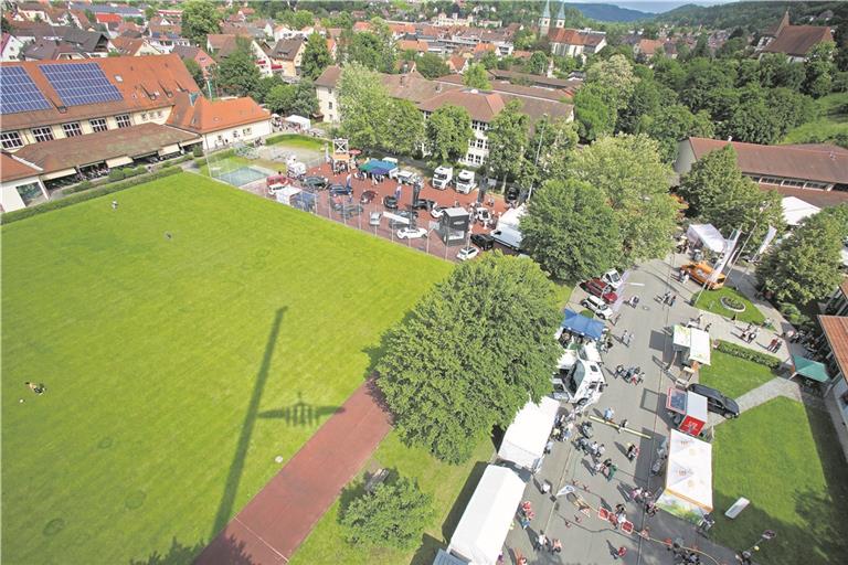 Im Mai verwandelt sich das Areal bei der Walterichschule nahe des Stadtgartens zum Messegelände – wie hier im Jahr 2016. Archivfoto: J. Fiedler