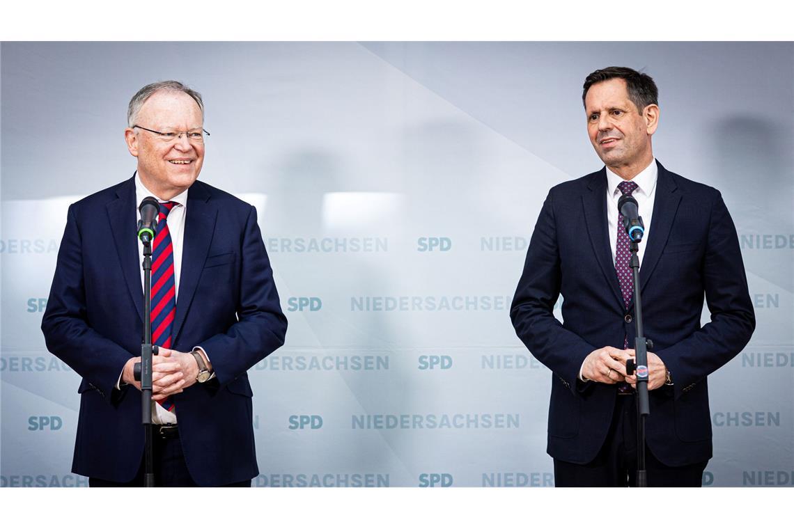 Führungswechsel in Niedersachsen: Weil übergibt an Lies Im Mai will Niedersachsens Ministerpräsident Stephan Weil (links) die Amtsgeschäfte an Olaf Lies übergeben.