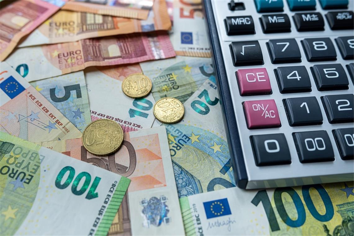 Im nächsten Jahr ändern sich die Beitragsbemessungsgrenzen. Das hat auch Auswirkungen auf das Gehalt.