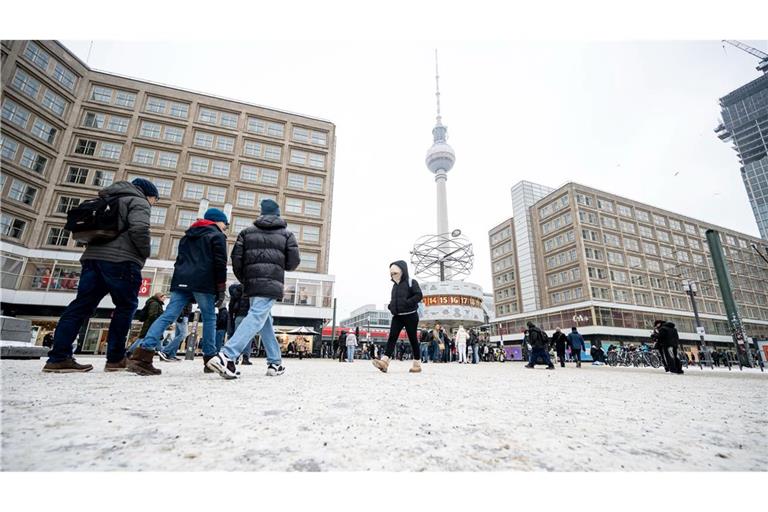 Im Nordosten Deutschlands - wie hier in Berlin - bleibt es kalt.