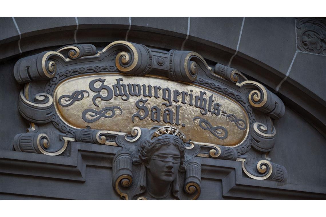 Mann aus Fenster gestoßen und vergewaltigt Im November 2024 ereignete sich in Tübingen eine schockierende Tat – sie wird bald vor Gericht verhandelt.